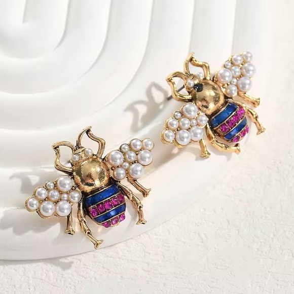 Vintage Style Pearl Bee Stud Earrings for Women Cute Animal Insect Crystal stud - Picture 5 of 5